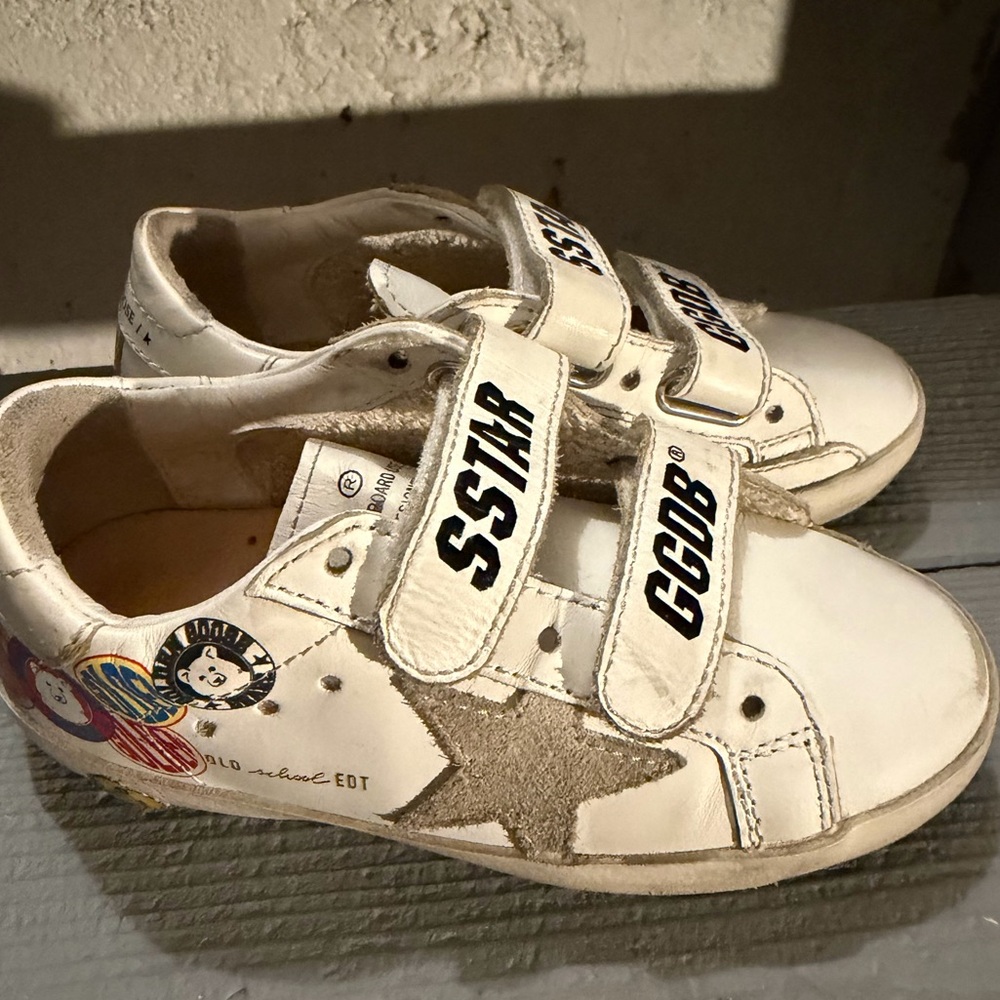 Kids Golden Goose White & Black Velcro Sneakers size 25 | 8.5-9
New without box